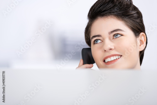 Photo: freundliche servicemitarbeiterin am telefon freundliche servicemitarbeiterin am telefon