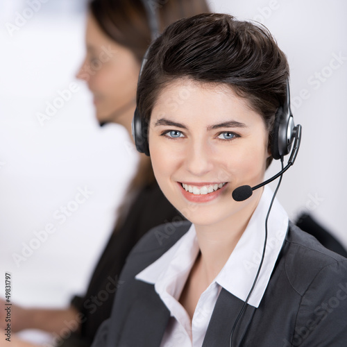 Photo: freundliche mitarbeiterin im call-center freundliche mitarbeiterin im call-center