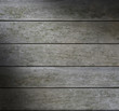 Foto: Grayish weathered horizontal wood lit diagonally Grayish weathered horizontal wood lit diagonally