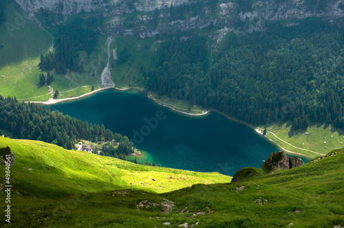 Photo: Blick auf den Seealpsee - Alpstein - Alpen - Schweiz Blick auf den Seealpsee - Alpstein - Alpen - Schweiz