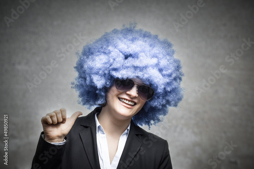 Photo: Geschäftsfrau mit herrlich blauen Haaren Geschäftsfrau mit herrlich blauen Haaren