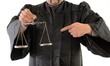 Rechtsanwalt in Robe zeigt
