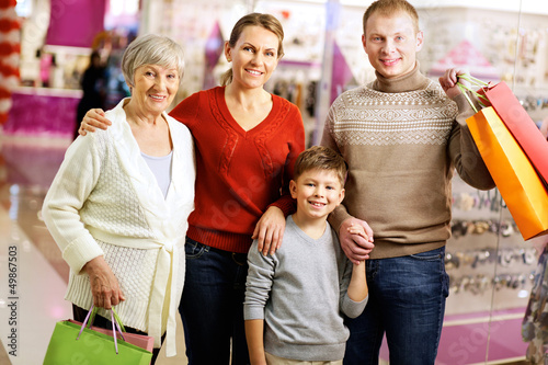 Photo: Family of shoppers Family of shoppers