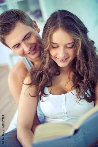 Photo: Couple reading Couple reading