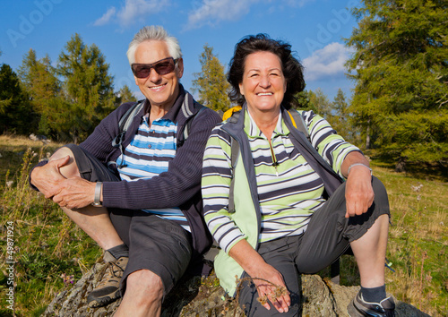 Photo: Senioren rasten beim Wandern / autumn hiking 19 Senioren rasten beim Wandern / autumn hiking 19