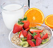 Foto: Guten Morgen: Frühstücken mit Obst und Müsli Guten Morgen: Frühstücken mit Obst und Müsli