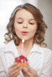 girl with cupcake