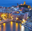 Vista nocturna de Vernazza (Cinque Terre,Italia)