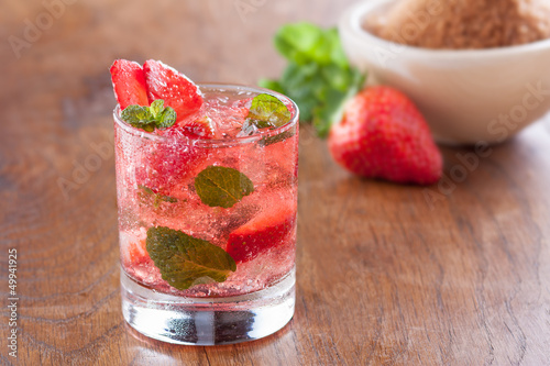 Photo: Strawberry mojito served with lime and crushed ice Strawberry mojito served with lime and crushed ice
