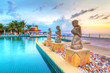 Foto: Fountain statues at the tropical swimming pool in Thailand Fountain statues at the tropical swimming pool in Thailand