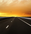 Autobahn Richtung Sonnenunergang