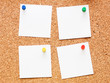 Pinwand mit Notizzettel