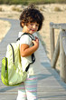 Niña pequeña de excursión