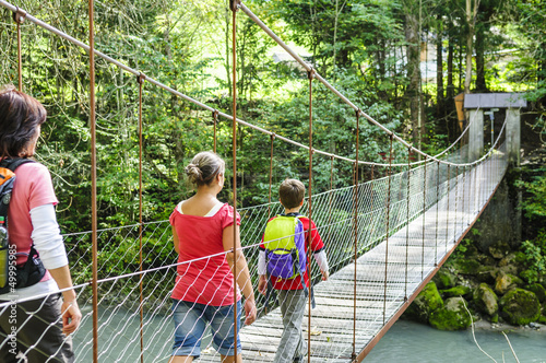 Photo: Familie beim Wandern Familie beim Wandern