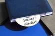 Buch mit einer CD Steuersünder
