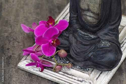Photo: Buddha mit Orchidee Buddha mit Orchidee