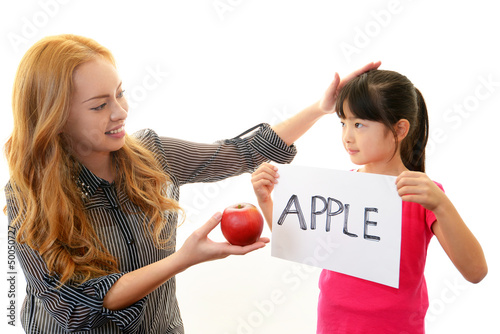 Photo: 外国人教師と女の子 外国人教師と女の子