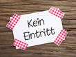 Klebestreifen Zettel auf Holz KEIN EINTRITT