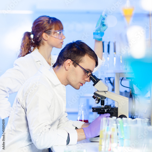 Photo: Health care professionals in lab. Health care professionals in lab.