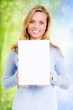 Photo: frau mit werbeschild frau mit werbeschild