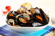 insalata di cozze e vongole con salsa di pomodoro