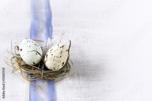 Photo: kleines osternest mit wachteleiern aus schokolade kleines osternest mit wachteleiern aus schokolade