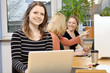 Junge Frauen beim gemeinsamen Lernen