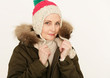 attraktive Dame im Winterlook