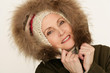 attraktive Dame im Winerlook