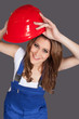 Frau mit Helm