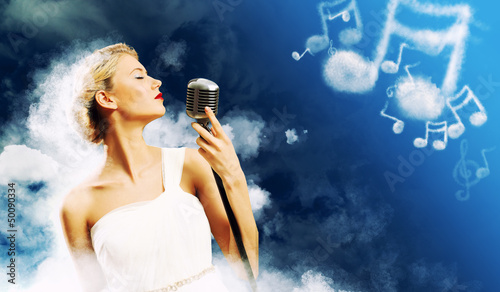Photo: Image of female singer Image of female singer