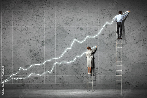 Photo: businesspeople drawing diagrams on wall businesspeople drawing diagrams on wall