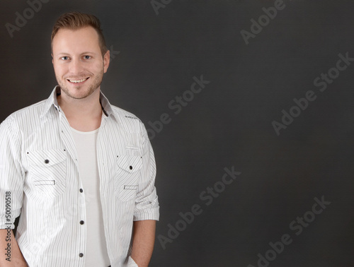 Photo: Schöner blonder junger Mann als Hintergrund Schöner blonder junger Mann als Hintergrund
