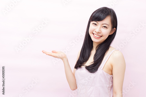 Photo: 紹介する女性 紹介する女性