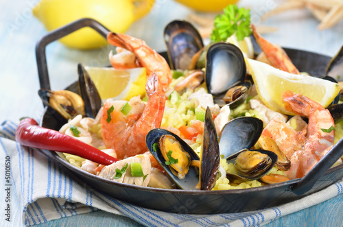 Photo: Paella mit Meeresfrüchten und Hühnerbrust Paella mit Meeresfrüchten und Hühnerbrust