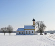 Eine Kirche im Schnee