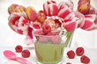 Matcha Pudding mit Himbeeren