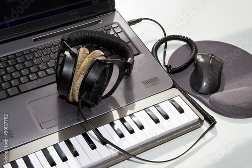 Photo: Musik produzieren mit dem Laptop Musik produzieren mit dem Laptop
