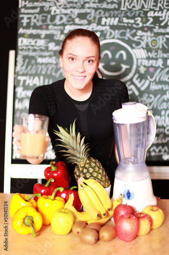 Photo: Frau mit Obst un Gemüse Frau mit Obst un Gemüse