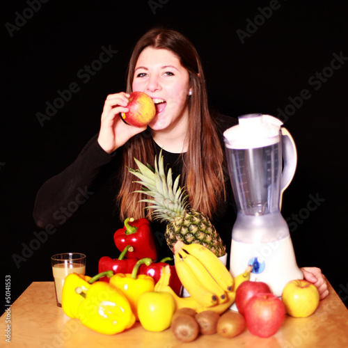 Photo: ernährungsbewusste junge Frau ernährungsbewusste junge Frau