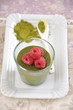 Matcha Pudding mit Himbeeren