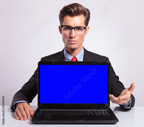 Photo: business man presenting laptop business man presenting laptop