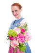 Junge Frau im Dirndl mit Blumenstrauß
