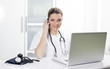 Foto: doctor in hospital with computer and phone doctor in hospital with computer and phone