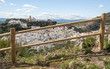 Casares desde una barandilla