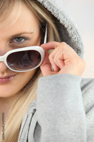 Photo: girl wearing sunglasses girl wearing sunglasses