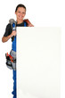 Foto: plumber with tools of the trade and board for message plumber with tools of the trade and board for message
