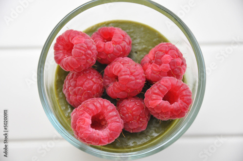 Photo: Matcha Pudding mit Himbeeren Matcha Pudding mit Himbeeren
