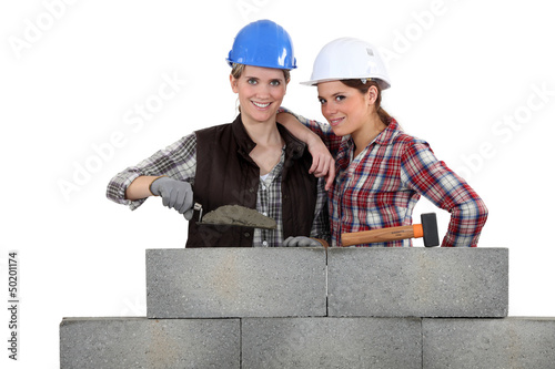 Photo: Female bricklayers Female bricklayers