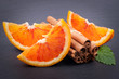 Orangen und Zimtstangen